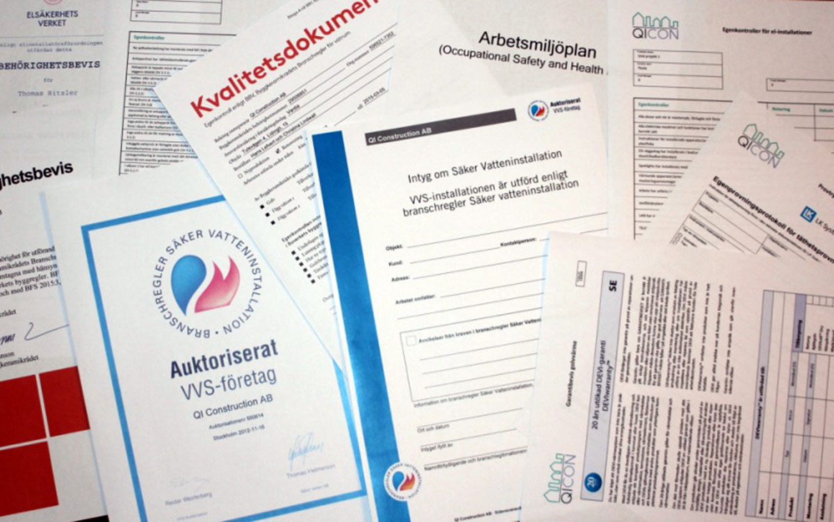 Översikt av vanliga entreprenadformer i konsumentprojekt|Jämförelse mellan delad entreprenad och totalentreprenad|Illustration av avvägning mellan risk och kostnad