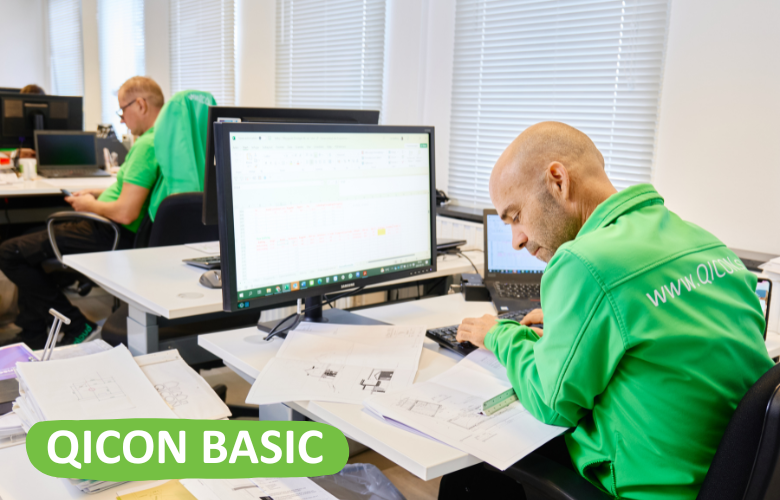 Vi hanterar planering, inköp och dokumentation i det digitala affärssystemet QISY. Du kan även välja till tjänster som ritningar, besiktning eller egenkontroller – beroende på behov.